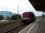 Nachdem die MTEG 204 347 die Rampe vom Stralsunder Hafen hinauf kam,mußte die Lok im Bahnhof Rügendamm,am 10.August 2014,noch auf eine Kreuzung mit einem RE abwarten bevor es dann nach