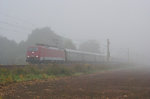 189 800 mit DPE 61484 nach Rathen, im dichten Frühnebel am 06.09.2016 kurz hinter Delitzsch.