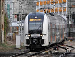 462 021 unterwegs als RE4 nach Aachen Hbf, hier im Februar 2021 bei der Abfahrt vom Hauptbahnhof Wuppertal.