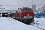 NeSA 218 155-0 steht mit dem SVG-Adventssonderzug in Ulm Hbf zur Abfahrt in Richtung Radolfzell bereit. (02.12.2023)