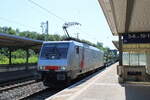 NeS 189 843 (91 80 6189 843-6 D-AKIEM) mit leeren Autotransportwagen Richtung Göttingen, am 18.08.2023 in Eichenberg.