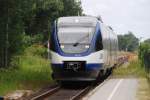 REHFELDE (Landkreis Märkisch-Oderland), 19.06.2010, VT 737 der Niederbarnimer Eisenbahn (NEB) als NE 26 nach Kostrzyn (Küstrin)/Polen bei der Einfahrt in den gleichnamigen Bahnhof