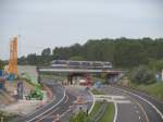 Talent-Triebwagen der Oderlandbahn auf der NEB27 berfhrt die Autobahnbrcke der gesperrten A10 am 18.05.2012.