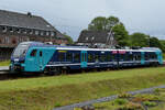 Der Akkutriebzug 526 047 ist hier bei der Ankunft am Flensburger Bahnhof zu sehen.