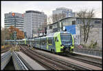 Nordbahn ET 5.06 nach Elmshorn fährt hier am 26.11.2024 um 15.10 Uhr in Hamburg -Dammtor ein.