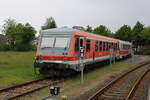 Ein Ersatzteilspender der neg ruht am 30.05.2022 auf einem Abstellgleis neben dem Bahnsteig des Bahnhofs Niebüll neg.