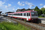 Rangiervorgang abgeschlossen, der Dieseltriebzug VT 71 B (629 071-1) hat gerade 2 IC-Wagen mit dem restlichen Zug vereint.