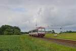 Ein Triebzug der NEG auf dem Weg nach Dagebüll-Mole kurz vor Blocksberg (03.07.2024)  