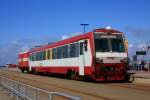 Der T4 (95 80 0627 103-4-D-NEG) beim Umsetzen in Dagebll Mole, am Haken hat er den Generatorwagen HW1. (23.04.2010)