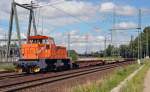 Diese Rangierlok von Northrail drückte am 02.07.14 leere Containerwagen am Umspannwerk Dradenau in den Containerbahnhof Waltershof.