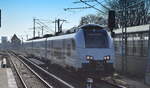 Völlig überraschend fuhr während ich auf die S-Bahn nach Schönefeld wartete in Berlin Schöneweide dieser noch einheitsgraue Siemens Desiro ML an mir vorbei mit der Nr.