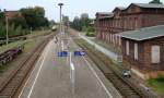 Blick nach Westen auf den Bahnhof Karow am 21.9.11: Nur noch ein kurzes Stck der linken Bahnsteighlfte wird fr die RBs genutzt, die im 2-Stunden-Takt halten.