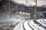 ET 445.109 (445 109-2) ODEG - Ostdeutsche Eisenbahn GmbH als RE4 (RE 37323) von Rathenow nach Jterbog, bei der Schnee aufwirbelnden Ausfahrt aus Rathenow.