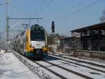 445 102 Richtung Cottbus durchquert den Bahnhof Karlshorst.