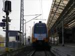 Auf Gleis 2 steht ET 445.108 (Stadler KISS) der ODEG abfahrbereit als RE nach Cottbus; Wismar, 01.11.2015
