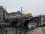 An der Museumsinsel überquerte ein ODEG KISS,am 25.Oktober 2014,die Spree in Berlin.