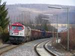 OHE 330090 ist mit dem wchentlichen Holzzug von Arnsberg nach Herbrechtingen-Vohenstein unterwegs.