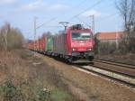 185 557 der OHE mit Containern am 8.3.2008 durch Limmer -> Linden