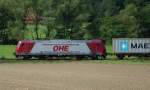 185 534-5 der OHE mit einem Containerzug in Fahrtrichtung Fulda durch das Haunetal.