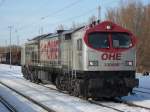 OHE-LOK 330090 wird in krze den Holzzug von Rostock-Bramow Richtung Stendal Niedergrne im Bahnhof Rostock-Bramow bespannen.(21.02.10)