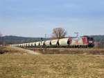 Die 185 534 an 05.03.2011 mit einem Getreidezug unterwegs bei Plling.