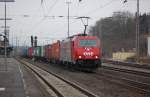 OHE 186 133-5 mit einem Containerzug am 19.02.2011 durch Kreiensen.