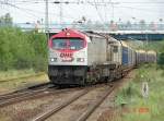 OHE 330093 mit leeren Holzwagen bei der Einfahrt zum Seehafen Rostock.