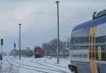 Nach dem die Wagen zur Holzverladung mit der Lok 270081 der OHE bereitgestellt waren, fuhr beim ersten Schnee in diesem Jahr der Ola Triebwagen 0006 ins Bild.