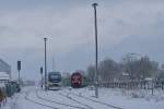 Mit dem ersten Schnee in diesem Jahr wurde der erste Zug zur Holzverladung auf der Ladestrasse bereitgestellt.