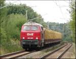 OHE 200087 mit seinem Holzzug aus Rostock-Bramow  bei der durchfahrt vom Hp Papendorf.