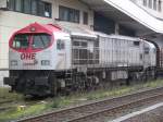 Red Tiger 330093 der OHE am 31.03.2007 mit einem Holzzug im Bahnhof Siegen