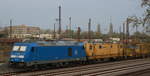 285 103 der Pressnitztalbahn mit einem Bauzug im Güerbahnhof Engelsdorf.