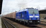 PRESS 246 049-2 [NVR-Number: 92 80 1246 011-1 D-PRESS] mit Containerzug, mit Spezialcontainern von innofreight für Holzhackschnitzel leer aus Stendal am 24.01.18 Bf.