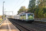 140 002-7 PRESS mit einem Containerzug in Friesack und fuhr weiter in Richtung Wittenberge.