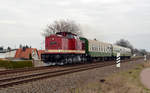 112 565 der Press führte ihren Sonderzug nach Bernburg am 02.03.19 südlich von Köthen Richtung Biendorf.