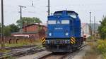 Press 204 033 wartet in Großheringen auf den nächsten Einsatz. Im Hintergrund ist ansatzweise der Lokschuppen der Eisenbahnfreunde zu sehen. Das Bild entstand bei regnerischen Wetter am 20.08.2019.