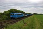 PRESS 155 026-2 und 155 213-2 (kalt) und Schotterwagen in Nieder Mörlen (Wetterau) am 24.05.20