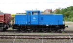 PRESS 346 001-6 (98 80 3345 207-5 D-PRESS) mit einem Bauzug, am 13.05.2022 in Neudietendorf.