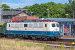 Lok 110 511 der Pressnitztalbahn mit dem Nachtzug zu den Störtebeker-Festspielen in Bergen auf Rügen.