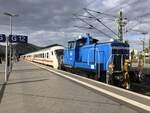 Am 02.10.2022 steht 363 698 der PRESS mit einer IC1-Garnitur im Leipziger Hbf.