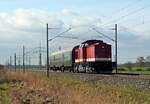 Mit einem einzelnen Personenwagen rollte 112 565 (202 565) der Press am 21.02.24 durch Braschwitz Richtung Magdeburg.