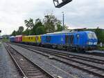 Die beiden Siemens Vectron Dual Mode 248 105-9 ( 9080 2248 026-7 D-PRESS ) und 248 106-8 ( 9080 2248 027-5 D-PRESS ) als Sandwich mit einem Nothilfe - und einem Messwagen bei der Ausfahrt in Gera am