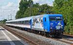 Neben der Centralbahn und der DB befördert auch TRI einige Verstärkerzüge zwischen den Spielstätten der Fussball-EM 2024 in NRW. Eingesetzt werden dafür Lokomotiven der PRESS. Am 11.07.2024 durchfährt die 145 060-0 mit dem TRI 52827 von Dortmund nach Köln den S-Bahn-Haltepunkt Düsseldorf-Eller Süd.