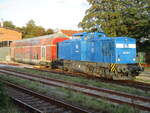 202 044 stellte den DBz 50 80 26-35 020-9,am 27.September 2024,in Bergen/Rügen ab.