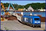 253 014-9 beim  Holz fassen  im Sdhafen von Stralsund.