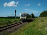 Zwischen Bergen/Rgen und Putbus ist am 07.Juli 2010 PRESS VT650 032 unterwegs.