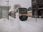 Kollege Schneemann wollte am 23.Dezember 2010 mit PRESS VT650 032 mit,als Dieser in Bergen/Rgen am Bahnsteig wartete.