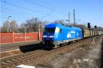 Der Eurorunner der PRESS (253 014-9) durchfuhr den Bahnhof Rathenow mit einem vollen Hackschnipselzug in Richtung Stendal 3.3.2011