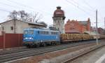 140 038-0 PRESSS mit Holzzug am 29.12.2012 in Rathenow