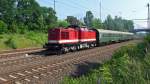 12.06.2015 112565 mit Sonderzug im Bf Neumark/Sachs.